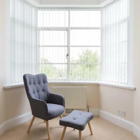 Norfolk House - Hagley Rd - Large Sleeps 6-8