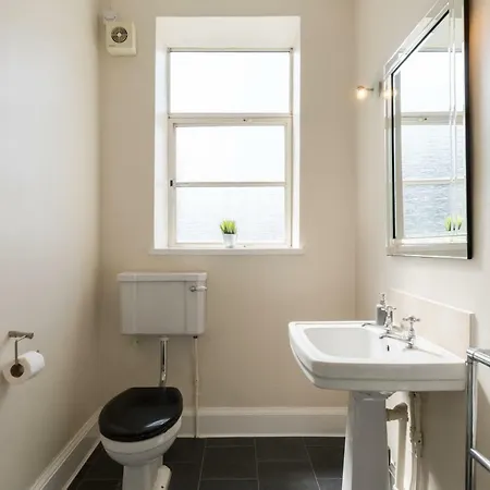 Norfolk House - Hagley Rd - Large Sleeps 6-8 *