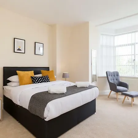 Norfolk House - Hagley Rd - Large Sleeps 6-8 Appartement