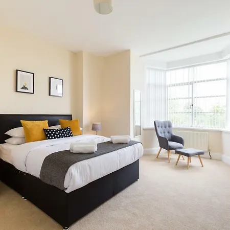 Norfolk House - Hagley Rd - Large Sleeps 6-8 Birmingham
