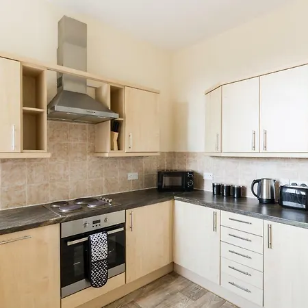 Norfolk House - Hagley Rd - Large Sleeps 6-8 *